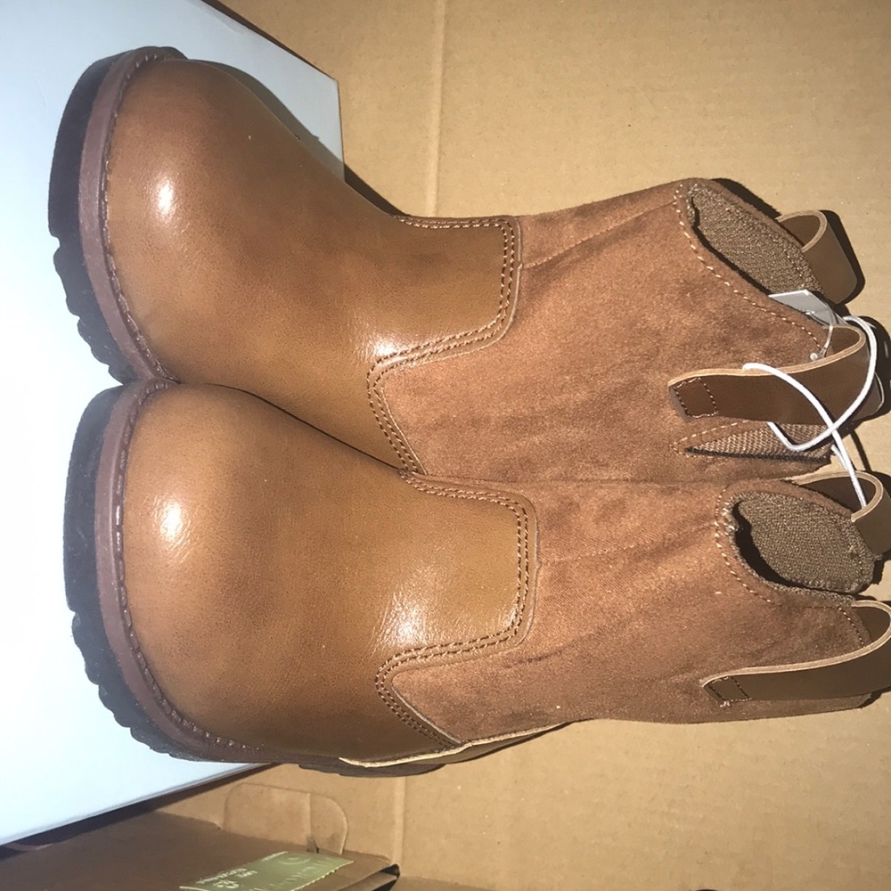 BRAND NEW TODDLER BOY brown boots! Super cute :)